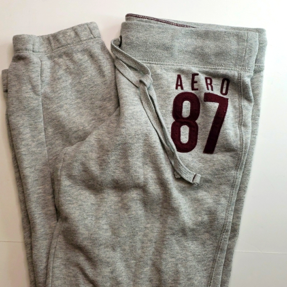 Aeropostale Size M Classic pull-on jogging pants